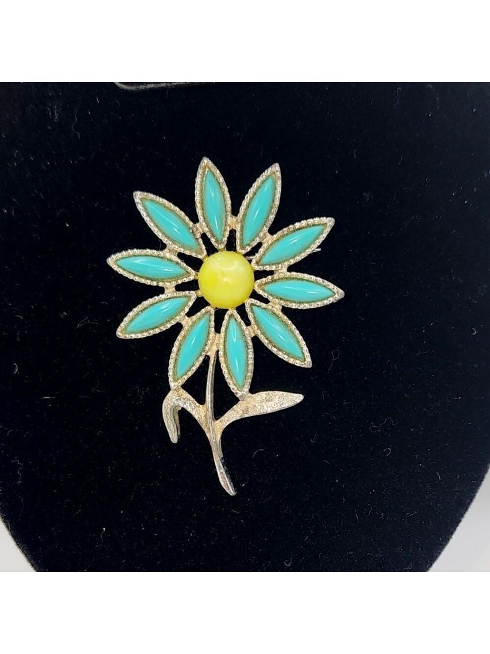 VINTAGE SARAH COVENTRY YELLOW MOON GLOW CABOCHON SILVER TONE FLOWER BROOCH